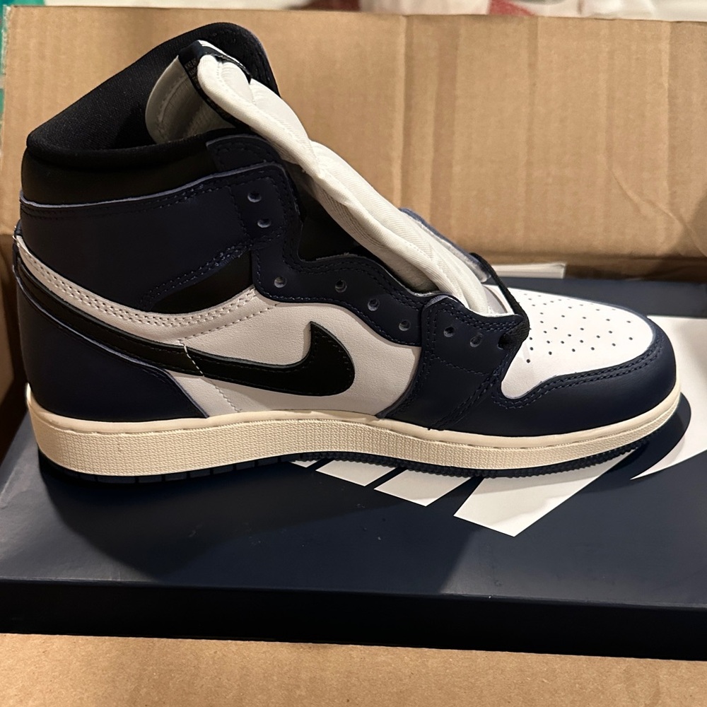Nike Men's Black and White High-Top Sneakers